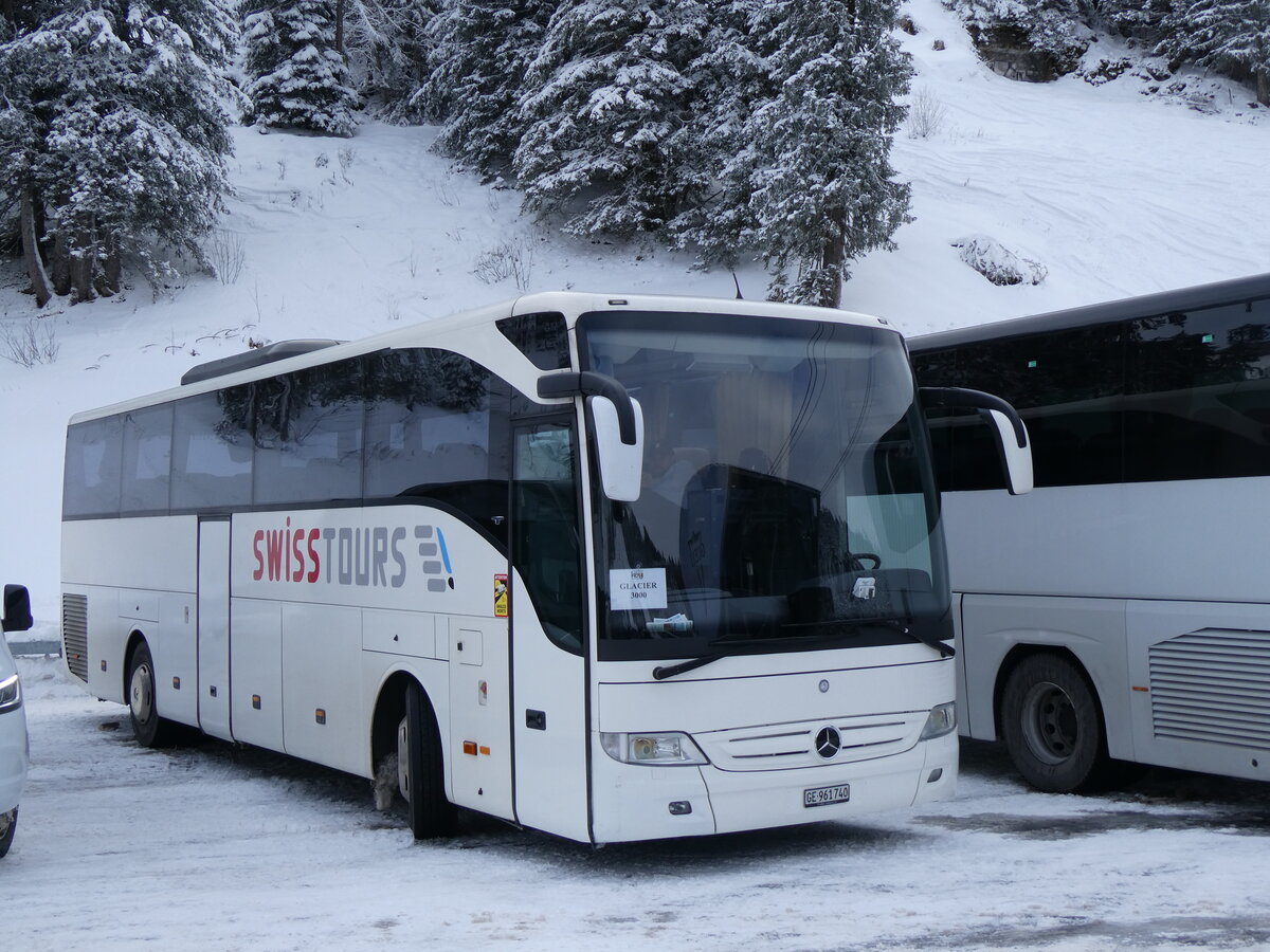 (270'067) - Swisstours Transport, Genve - GE 961'740 - Mercedes am 21. Dezember 2024 in Col du Pillon, Glacier 3000 