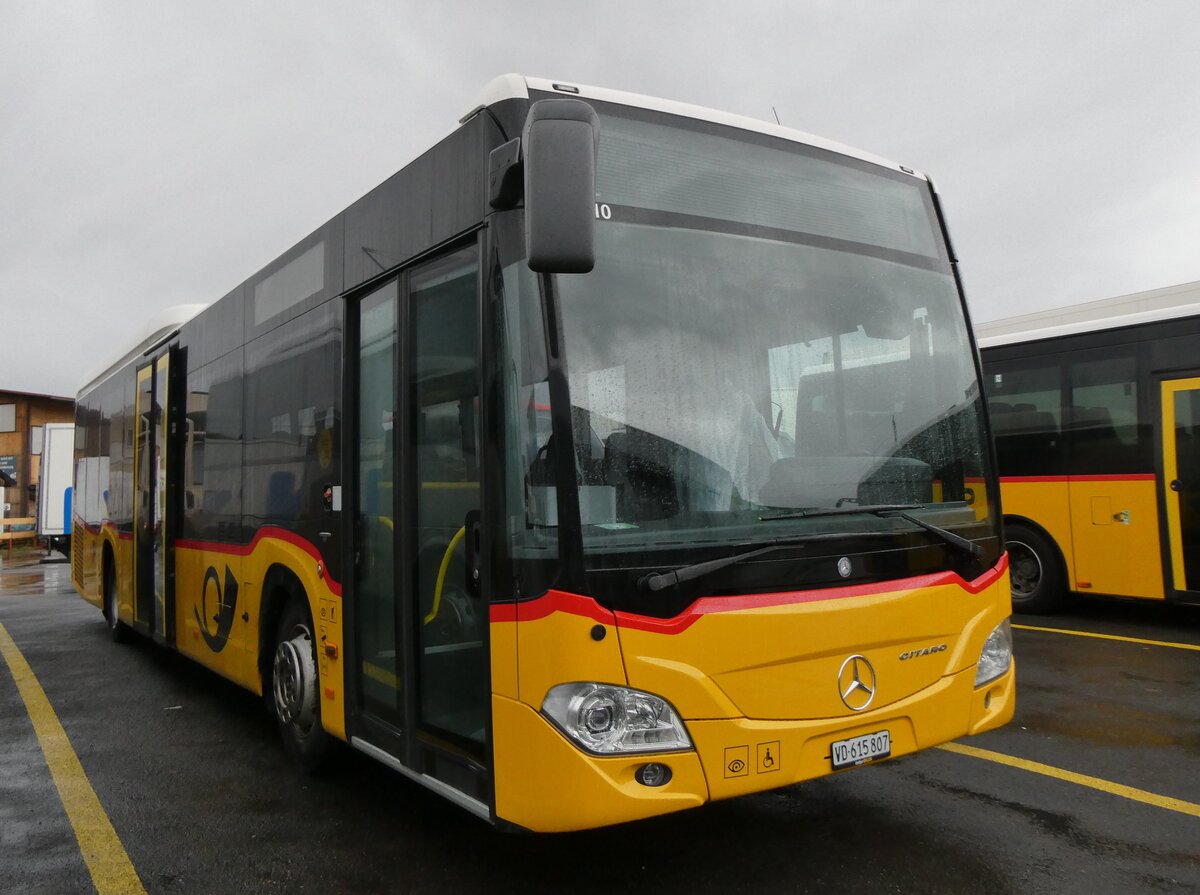 (270'101) - CarPostal Ouest - VD 615'807/PID 10'710 - Mercedes am 22. Dezember 2024 in Kerzers, Interbus