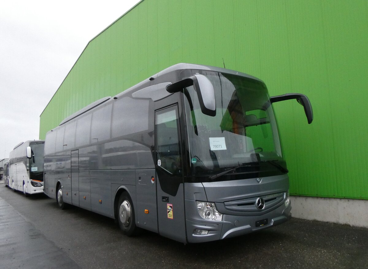 (270'113) - Aus Deutschland: Haubold, Heckingen - (SFT-HH 260) - Mercedes am 22. Dezember 2024 in Kerzers, Interbus