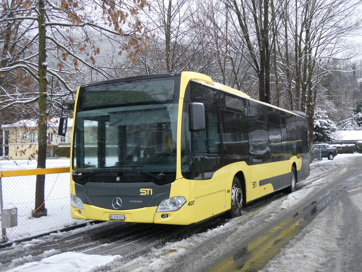 (270'134) - STI Thun - Nr. 407/BE 838'407 - Mercedes am 23. Dezember 2024 bei der Schifflndte Thun