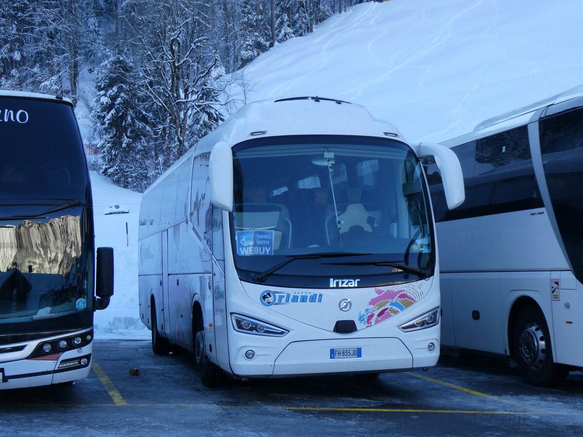 (270'183) - Aus Italien: Orlandi, Voghera - FH-835 JD - Irizar am 25. Dezember 2024 in Engelberg, Talstation Titlis