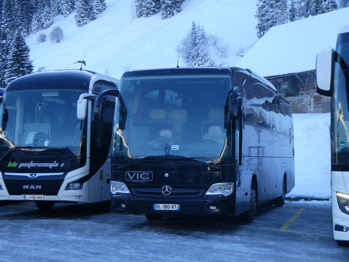 (270'199) - Aus Frankreich: VIC, Paris - DL 360 KT - Mercedes am 25. Dezember 2024 in Engelberg, Talstation Titlis