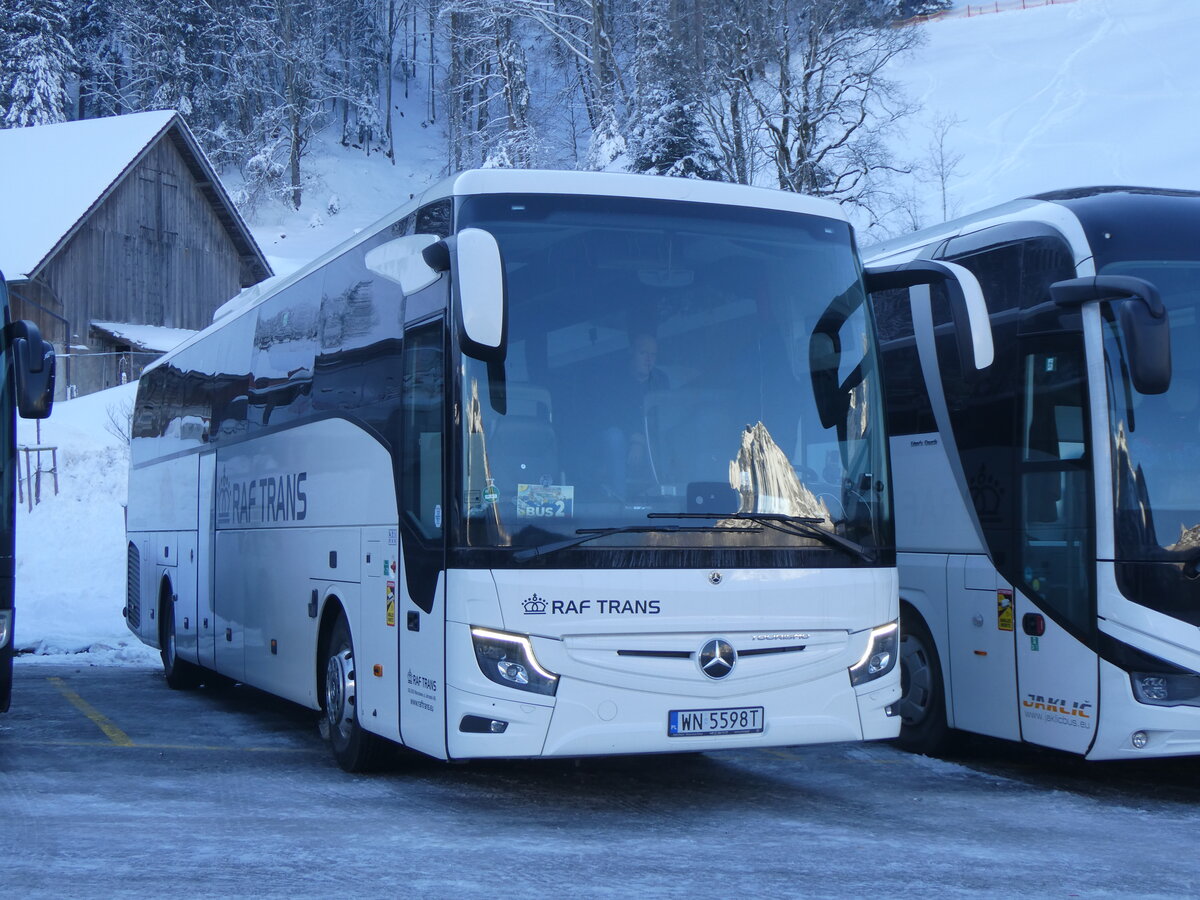 (270'200) - Aus Polen: Raf Trans, Warszawa - WN 5598T - Mercedes am 25. Dezember 2024 in Engelberg, Talstation Titlis