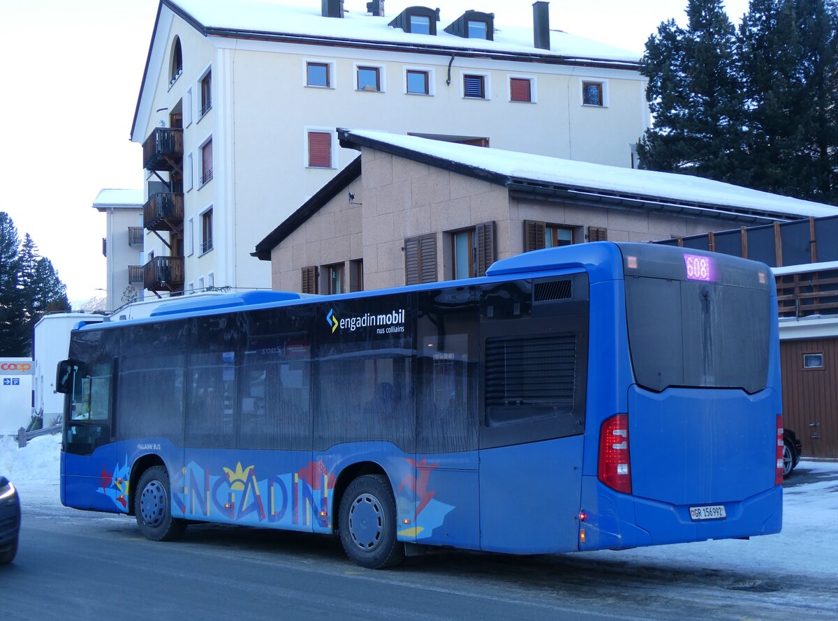 (270'252) - Engadin Bus, St. Moritz - Nr. 92/GR 156'992 - Mercedes am 27. Dezember 2024 beim Bahnhof Zuoz