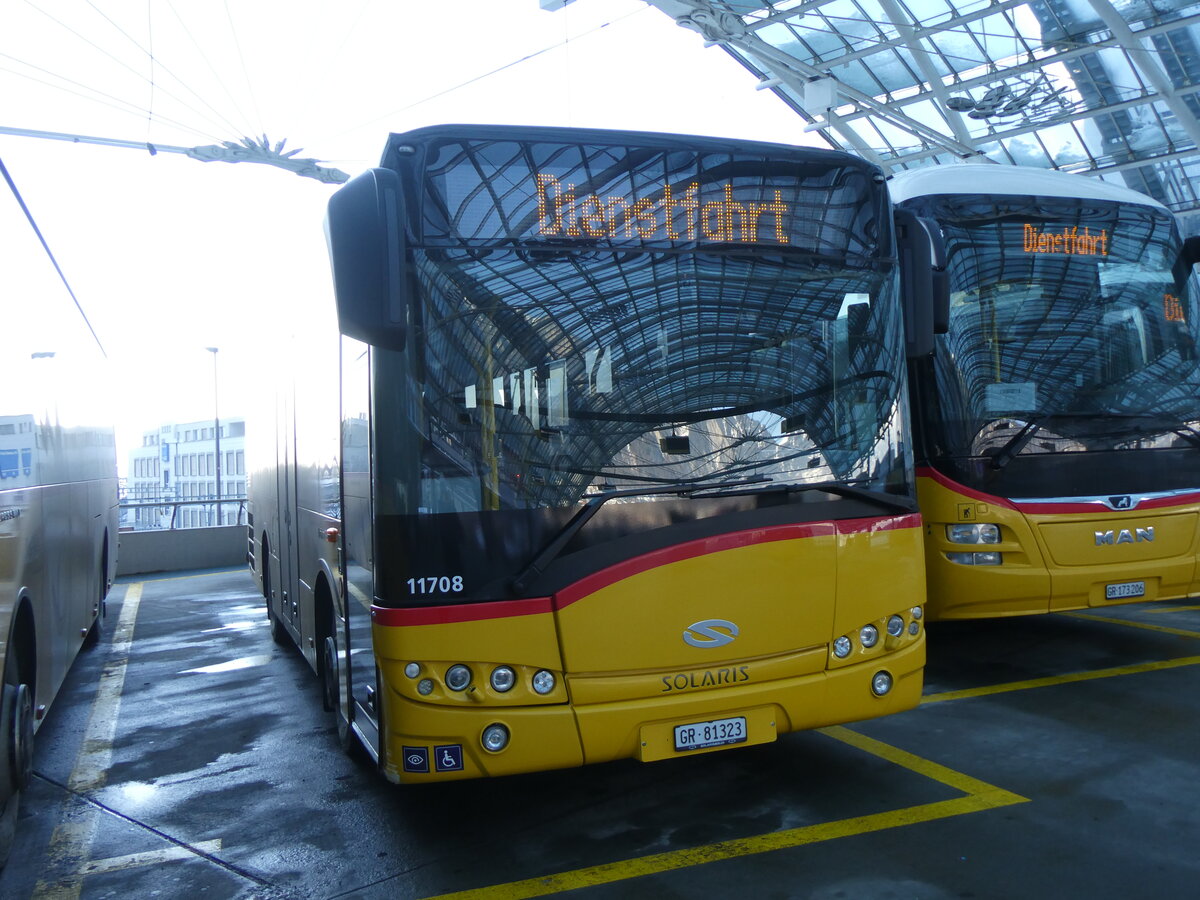 (270'291) - PostAuto Graubnden - GR 81'323/PID 11'708 - Solaris am 27. Dezember 2024 in Chur, Postautostation