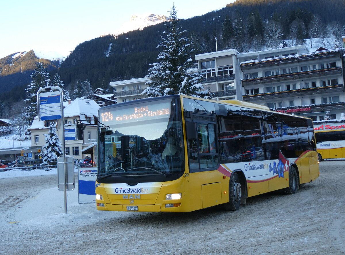 (270'398) - GrindelwaldBus, Grindelwald - Nr. 20/BE 349'361 - MAN/Gppel am 29. Dezember 2024 beim Bahnhof Grindelwald