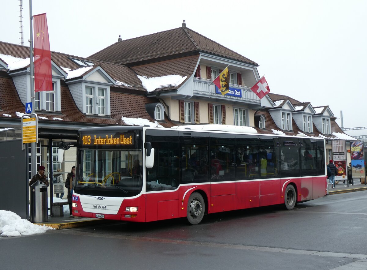 (270'434) - PostAuto Bern - BE 654'090/PID 12'339 - MAN (ex Dr. Richard, A-Wien Nr. 1419) am 30. Dezember 2024 beim Bahnhof Interlaken Ost