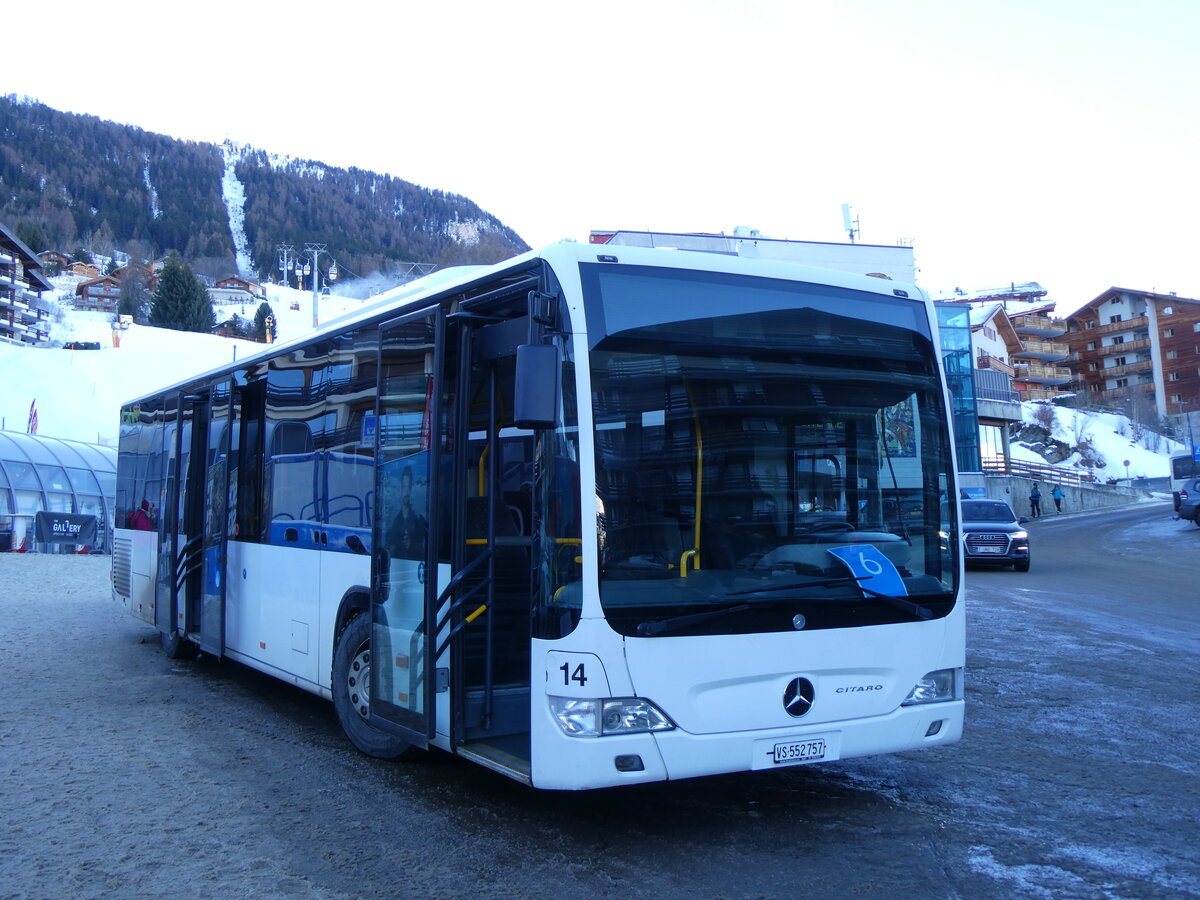 (270'493) - Lathion, Sion - Nr. 14/VS 552'757 - Mercedes (ex SB Schaffhausen Nr. 28) am 1. Januar 2025 in Haute-Nendaz, Tlcabine