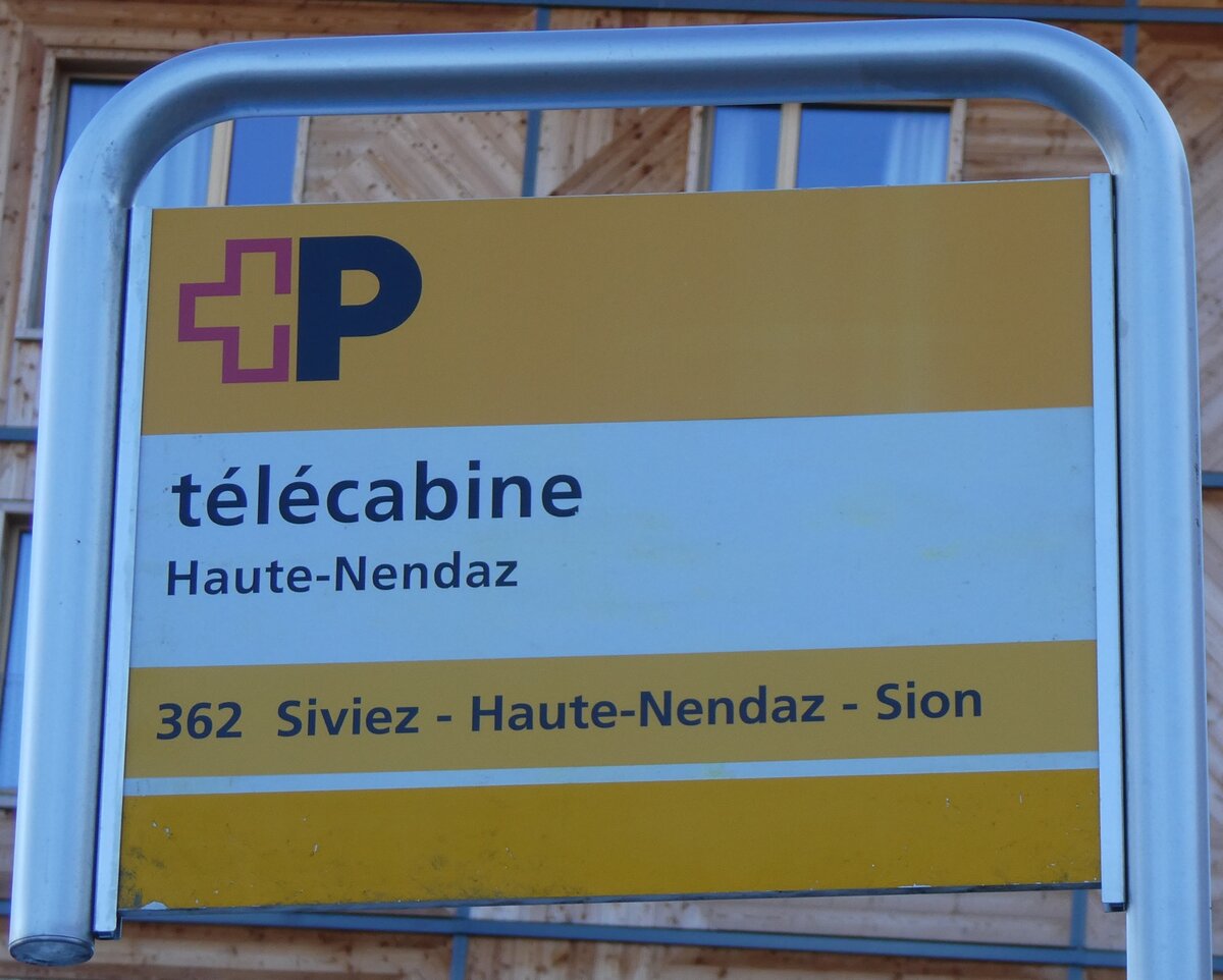 (270'494) - +P-Haltestellenschild - Haute-Nendaz, tlcabine - am 1. Januar 2025