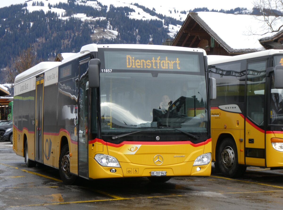 (270'689) - PostAuto BErn - BE 707'943/PID 11'857 - Mercedes (ex Kbli, Gstaad; ex PostAuto Bern BE 538'988; ex P 653'386) am 6. Januar 2025 beim Bahnhof Gstaad