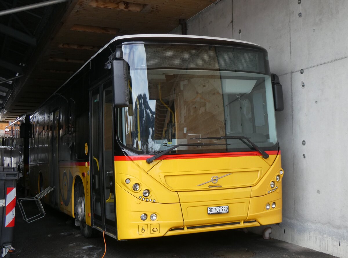 (270'708) - PostAuto Bern - BE 707'929/PID 10'535 - Volvo (ex Kbli, Gstaad) am 6. Januar 2025 in Gstaad, Garage