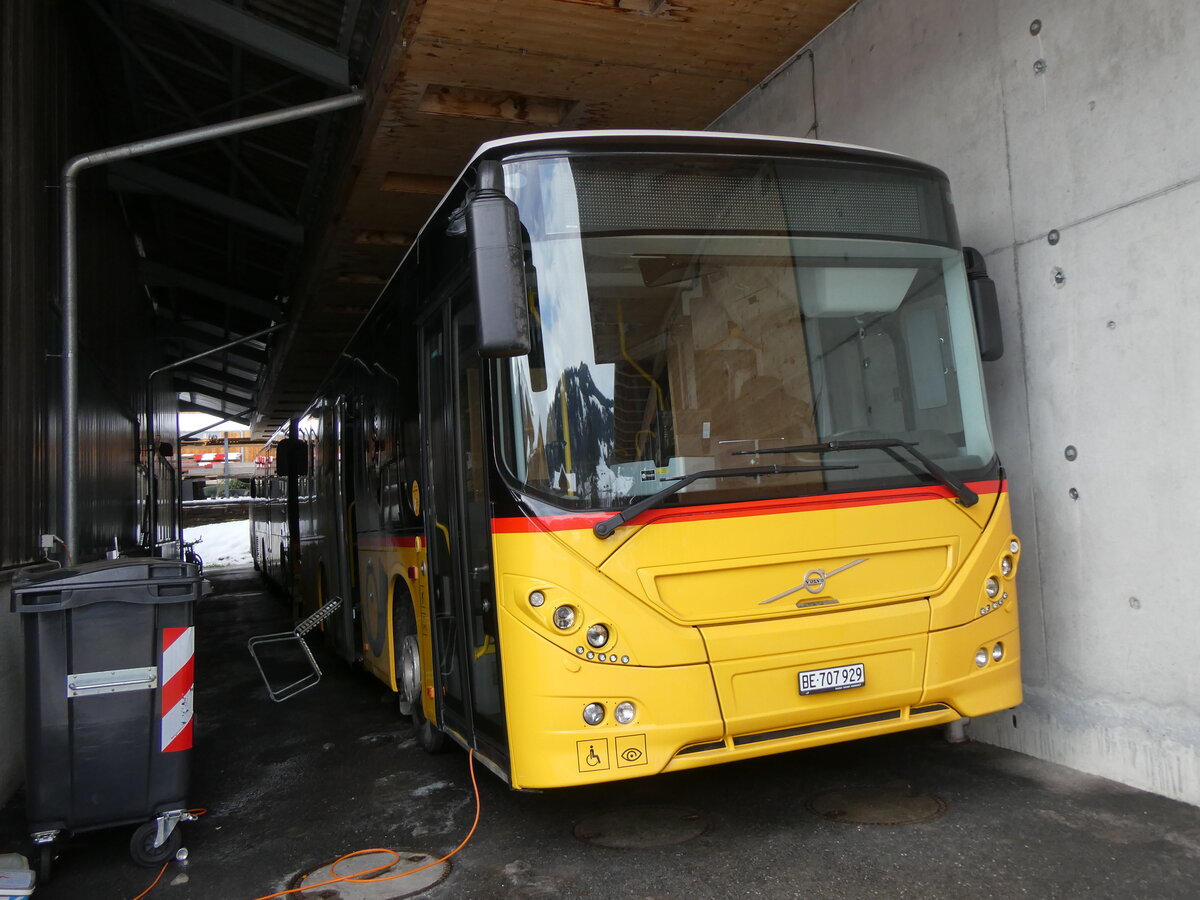 (270'712) - PostAuto Bern - BE 707'929/PID 10'535 - Volvo (ex Kbli, Gstaad) am 6. Januar 2025 in Gstaad, Garage