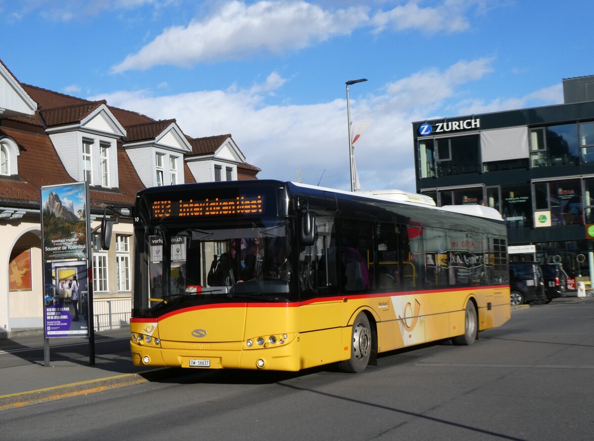 (270'751) - Hfliger, Sursee - Nr. 21/OW 16'337/PID 10'026 - Solaris am 7. Januar 2025 beim Bahnhof Interlaken Ost (Einsatz PostAuto)