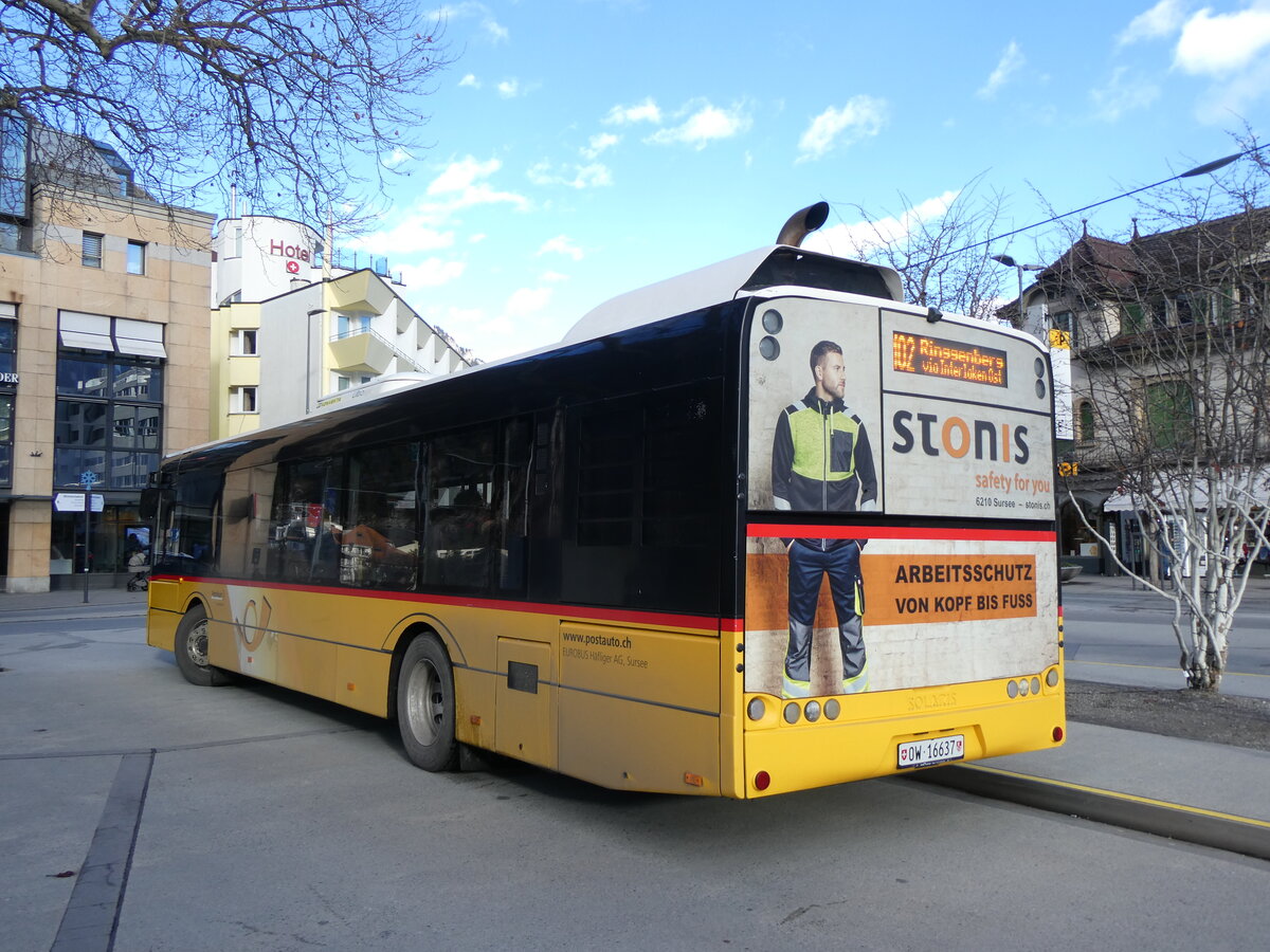 (270'752) - Hfliger, Sursee - Nr. 21/OW 16'337/PID 10'026 - Solaris am 7. Januar 2025 beim Bahnhof Interlaken West (Einsatz PostAuto)