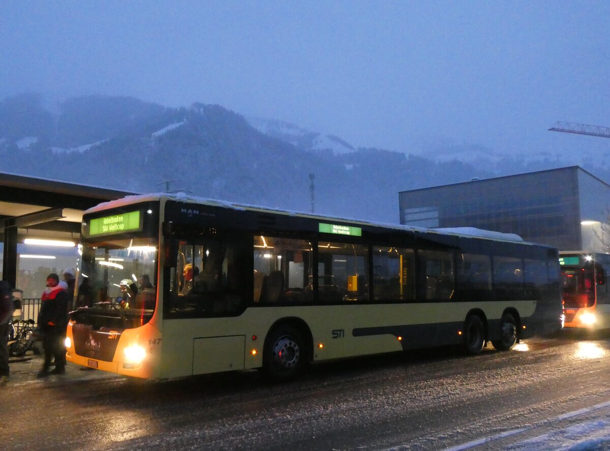 (270'816) - STI Thun - Nr. 147/BE 801'147 - MAN am 11. Januar 2025 beim Bahnhof Frutigen