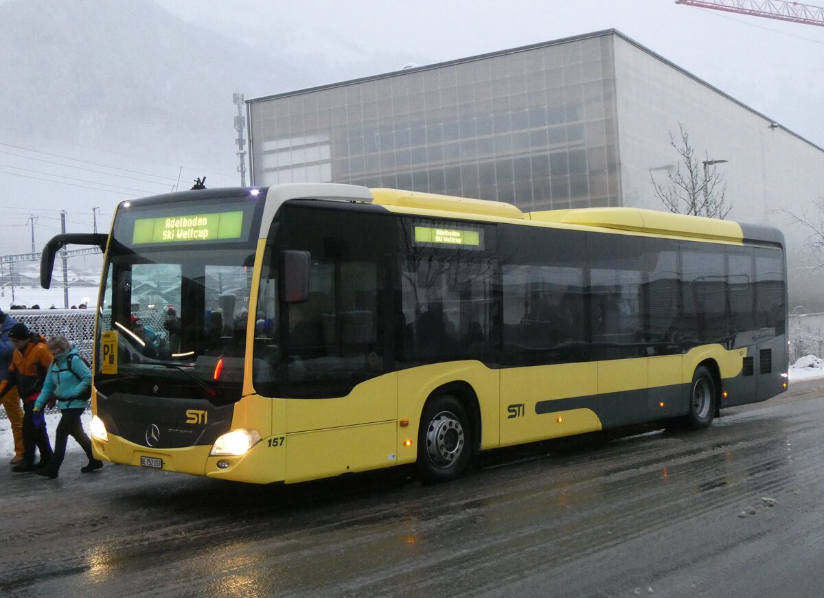 (270'841) - STI Thun - Nr. 157/BE 752'157 - Mercedes am 11. Januar 2025 beim Bahnhof Frutigen