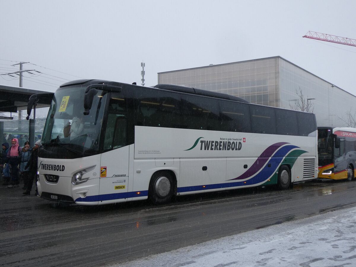 (270'879) - Twerenbold, Baden - Nr. 61/AG 8813 - VDL am 11. Januar 2025 beim Bahnhof Frutigen