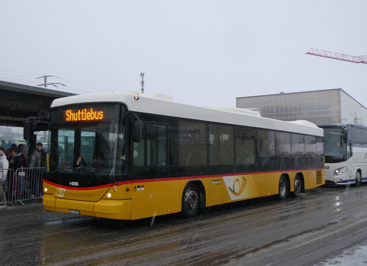 (270'880) - Steiner, Messen - SO 21'149/PID 5371 - Scania/Hess am 11. Januar 2025 beim Bahnhof Frutigen