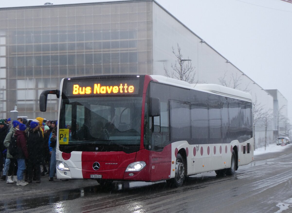 (270'887) - TPF Fribourg (Wieland 76) - Nr. 612/FR 300'241 - Mercedes am 11. Januar 2025 beim Bahnhof Frutigen