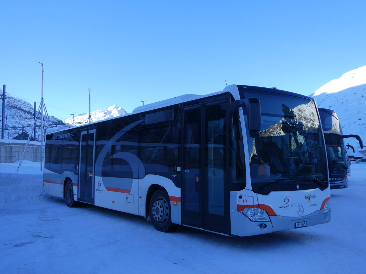 (271'137) - AAGU Altdorf - Nr. 13/UR 9298/PID 11'253 - Mercedes am 14. Januar 2025 in Andermatt, Bahnhofplatz