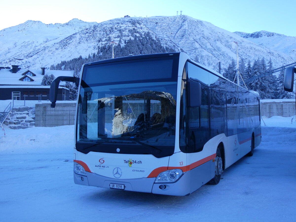 (271'138) - AAGU Altdorf - Nr. 13/UR 9298/PID 11'253 - Mercedes am 14. Januar 2025 in Andermatt, Bahnhofplatz