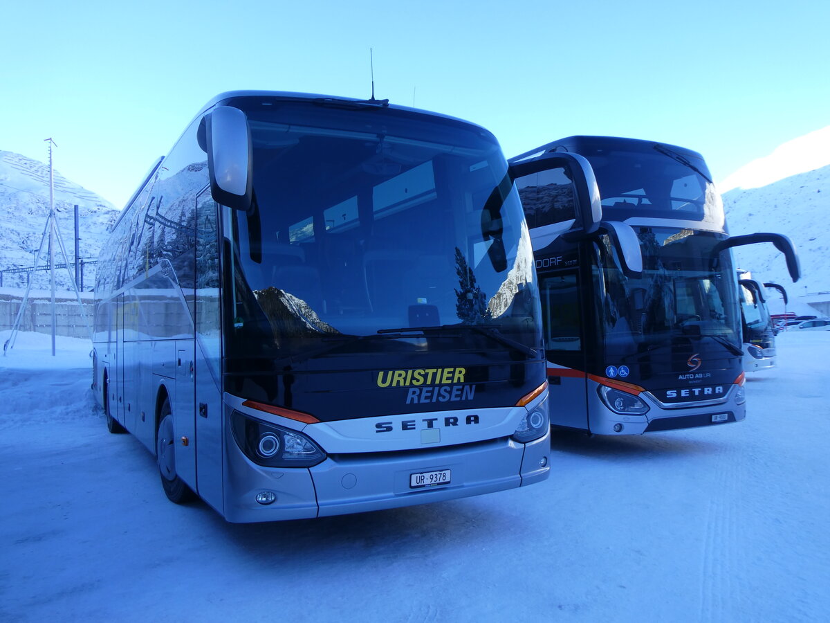 (271'139) - Uristier-Reisen, Seedorf - UR 9378 - Setra am 14. Januar 2025 in Andermatt, Bahnhofplatz