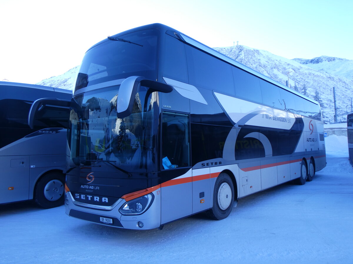 (271'141) - AAGU Altdorf - Nr. 17/UR 9000 - Setra am 14. Januar 2025 in Andermatt, Bahnhofplatz