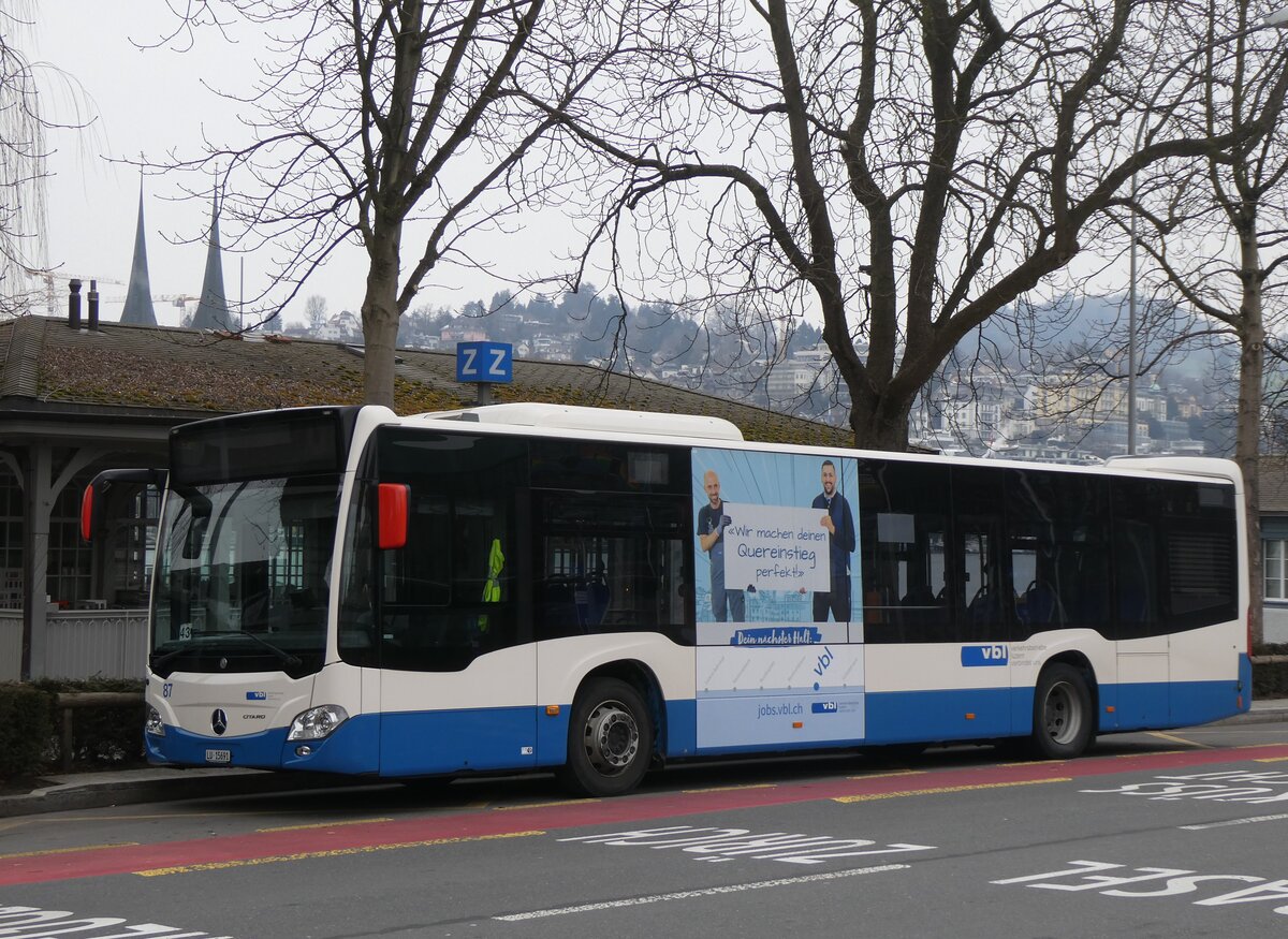 (271'176) - VBL Luzern - Nr. 87/LU 15'691 - Mercedes am 14. Januar 2025 beim Bahnhof Luzern