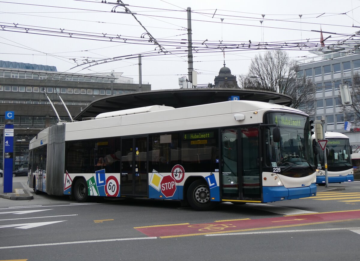 (271'180) - VBL Luzern - Nr. 226 - Hess/Hess Gelenktrolleybus am 14. Januar 2025 beim Bahnhof Luzern