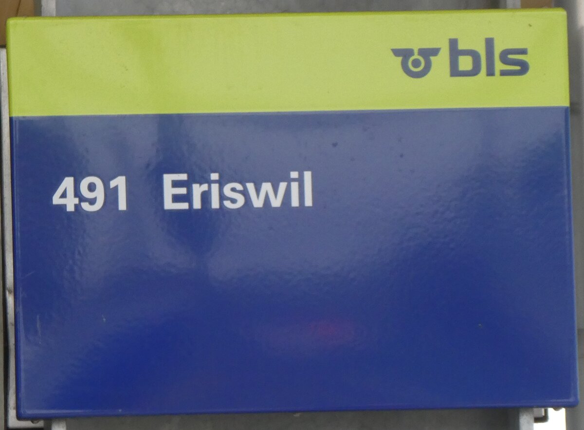 (271'216) - bls-Haltestellenschild - Huttwil, Bahnhof - am 17. Januar 2025