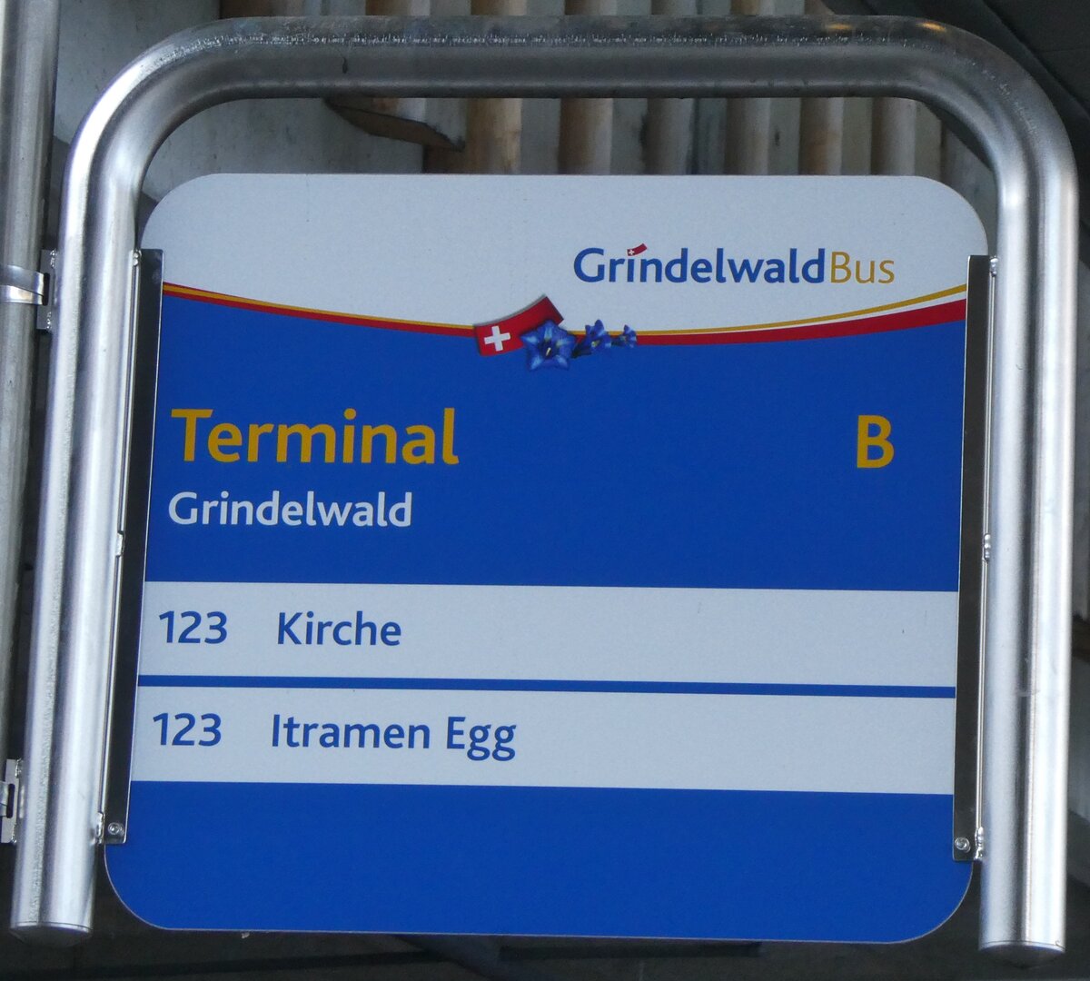 (271'287) - GrindelwaldBus-Haltestellenschild - Grindelwald, Terminal - am 18. Januar 2025