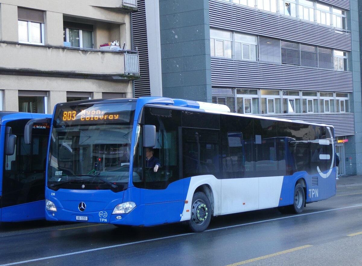 (271'386) - TPN Nyon - Nr. 230/VD 1153 - Mercedes am 22. Januar 2025 beim Bahnhof Nyon