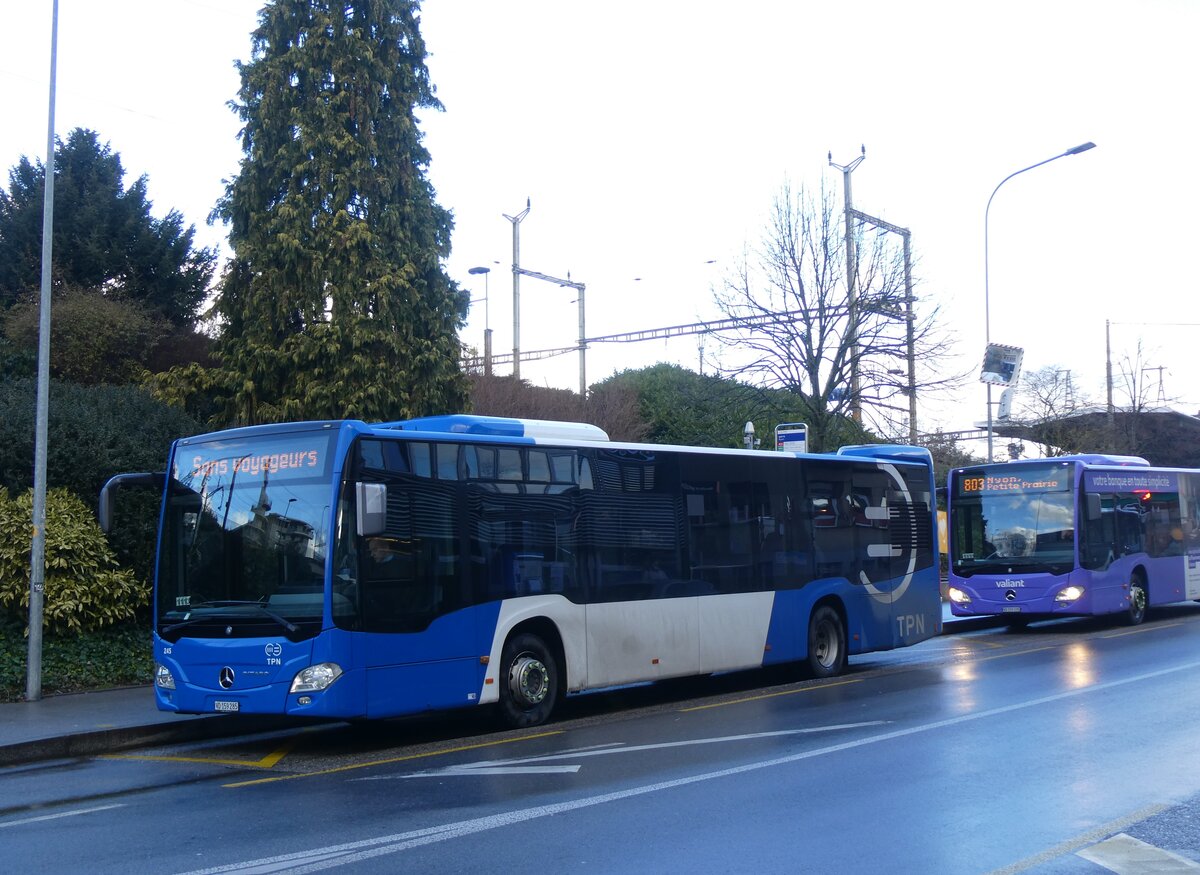 (271'389) - TPN Nyon - Nr. 245/VD 159'285 - Mercedes am 22. Januar 2025 beim Bahnhof Nyon