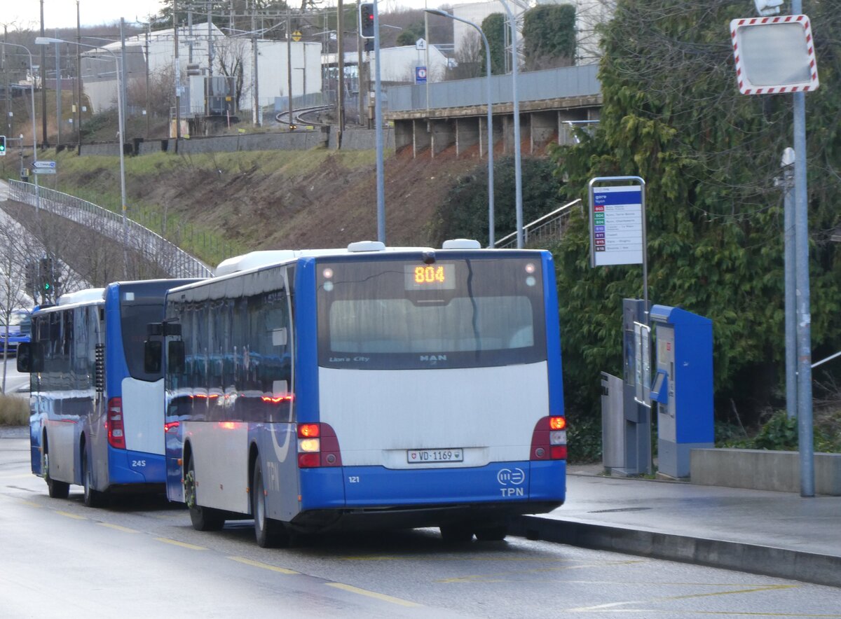 (271'393) - TPN Nyon - Nr. 121/VD 1169 - MAN am 22. Januar 2025 beim Bahnhof Nyon