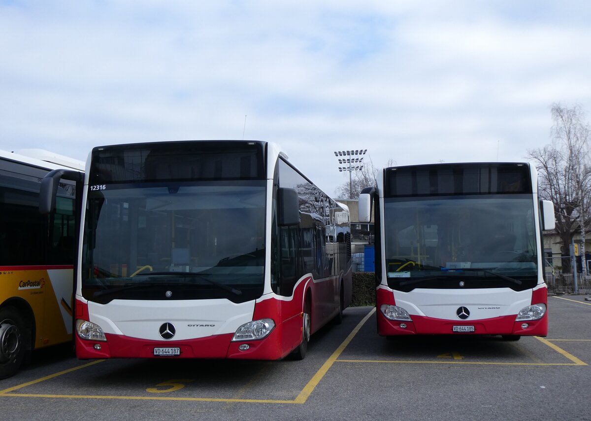 (271'593) - CarPostal Ouest - VD 644'187/PID 12'316 - Mercedes (ex Wiener Linien, A-Wien) + VD 644'185/PID 12'301 - Mercedes (ex Wiener Linien, A-Wien) am 1. Februar 2025 in Yverdon, Garage