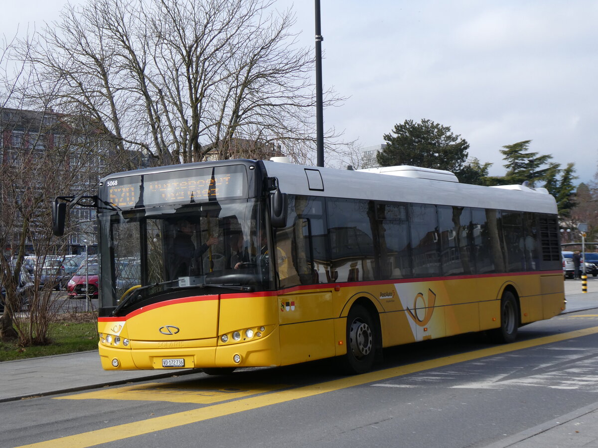 (271'615) - CarPostal Ouest - VD 172'736/PID 5068 - Solaris (ex PostAuto Bern) am 1. Februar 2025 beim Bahnhof Yverdon