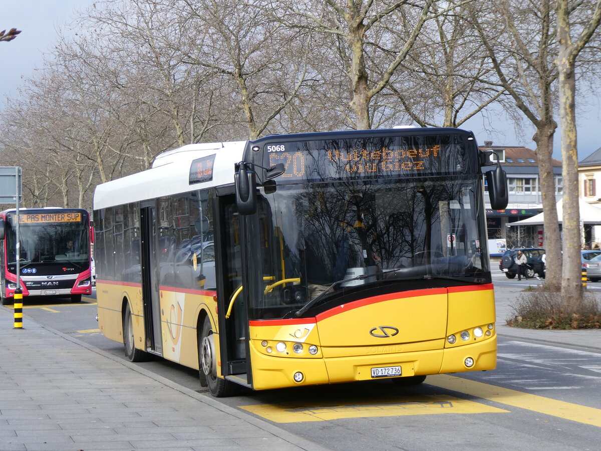 (271'616) - CarPostal Ouest - VD 172'736/PID 5068 - Solaris (ex PostAuto Bern) am 1. Februar 2025 beim Bahnhof Yverdon