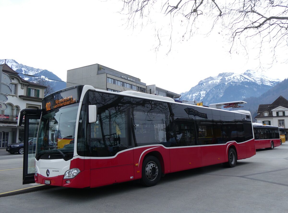 (271'837) - PostAuto Bern - BE 640'277/PID 12'318 - Mercedes (ex Wiener Linien, A-Wien Nr. 8158) am 11. Februar 2025 beim Bahnhof Interlaken West