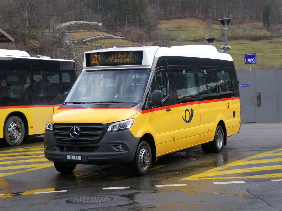 (271'861) - Niederer, Filzbach - Nr. 12/GL 43/PID 11'825 - Mercedes/Tremonia am 12. Februar 2025 beim Bahnhof Glarus