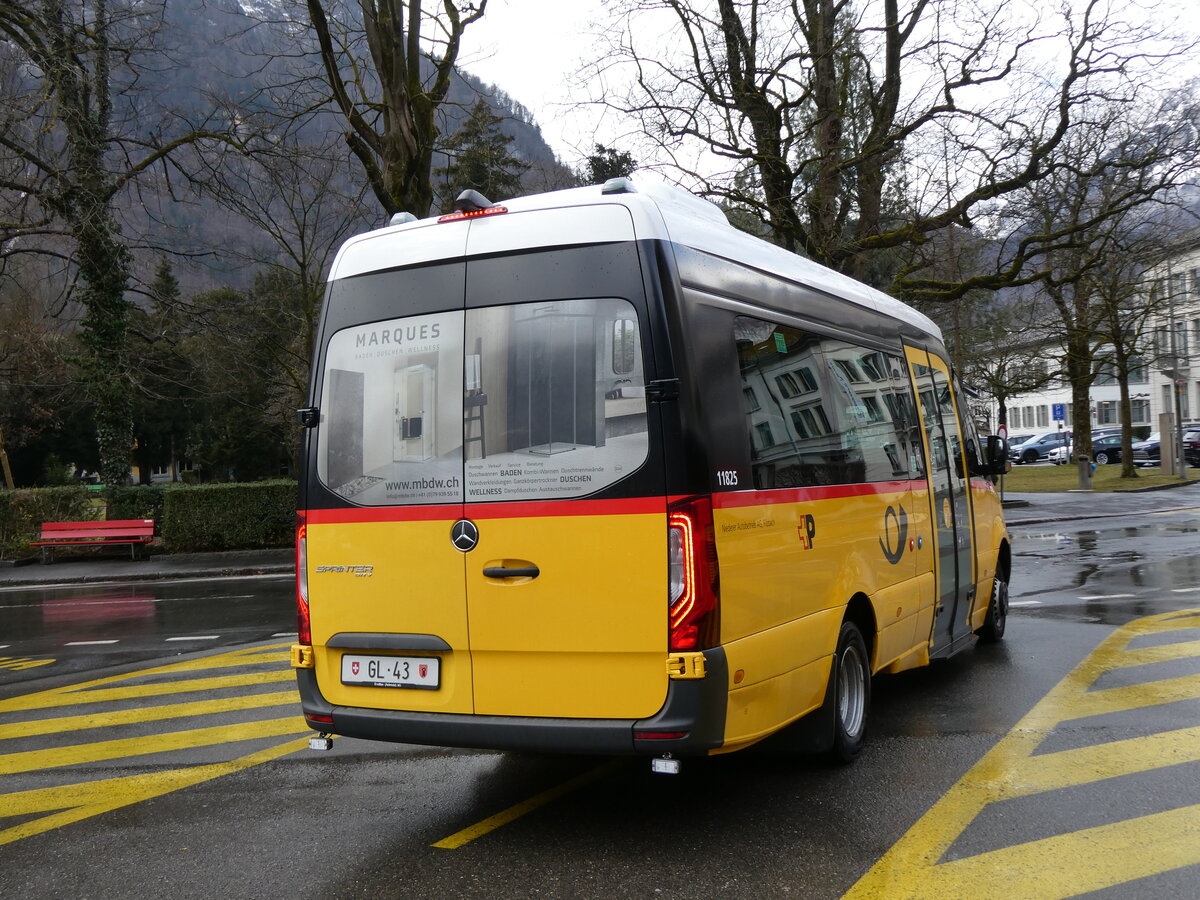 (271'862) - Niederer, Filzbach - Nr. 12/GL 43/PID 11'825 - Mercedes/Tremonia am 12. Februar 2025 beim Bahnhof Glarus