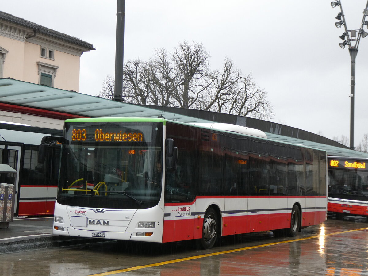 (271'886) - StadtBUS, Frauenfeld - Nr. 910/SG 482'206 - MAN (ex RTB Altsttten Nr. 910; ex PostBus/A BD 15'357) am 13. Februar 2025 beim Bahnhof Frauenfeld