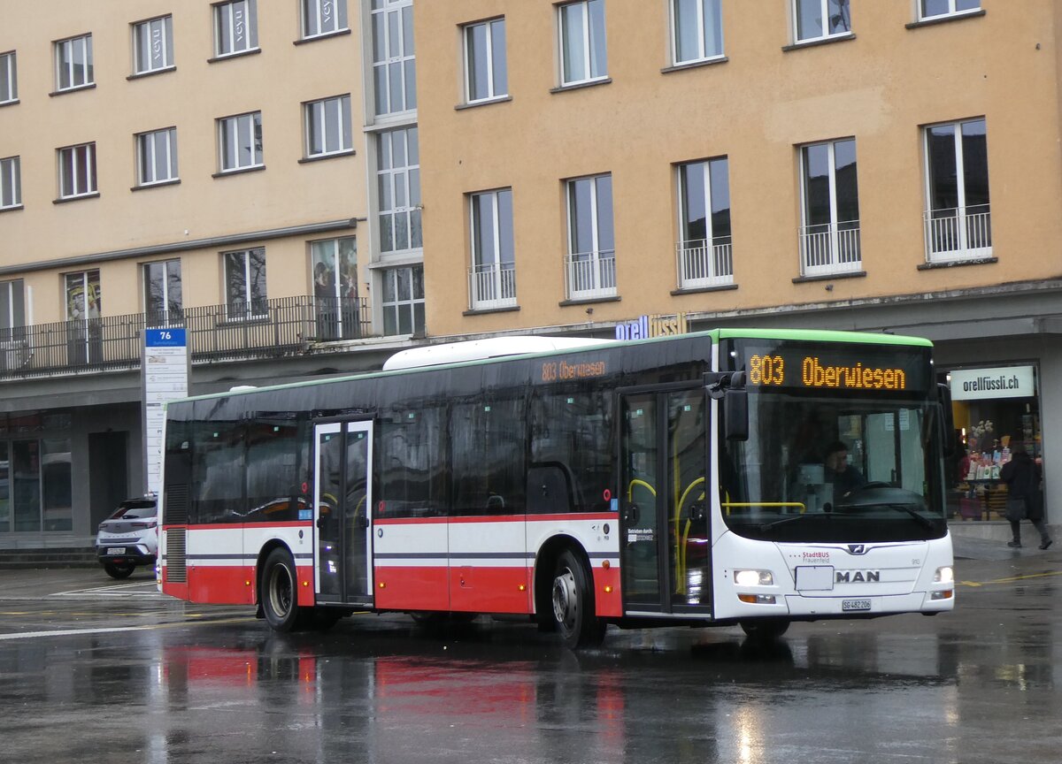 (271'899) - StadtBUS, Frauenfeld - Nr. 910/SG 482'206 - MAN (ex RTB Altsttten Nr. 910; ex PostBUS/A BD 15'357) am 13. Februar 2025 beim Bahnhof Frauenfeld