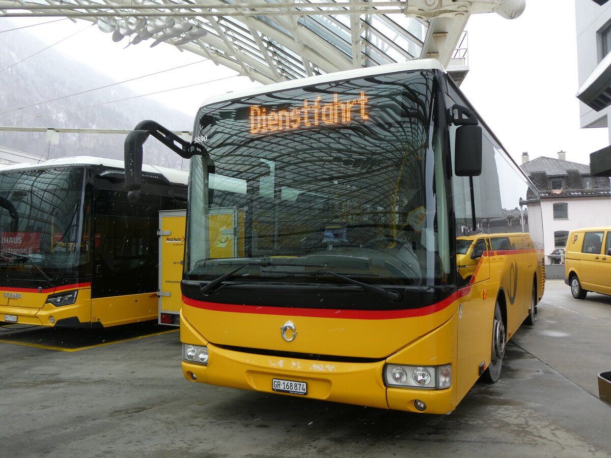 (271'973) - PostAuto Graubnden - GR 168'874/PID 5590 - Irisbus am 14. Februar 2025 in Chur, Postautostation