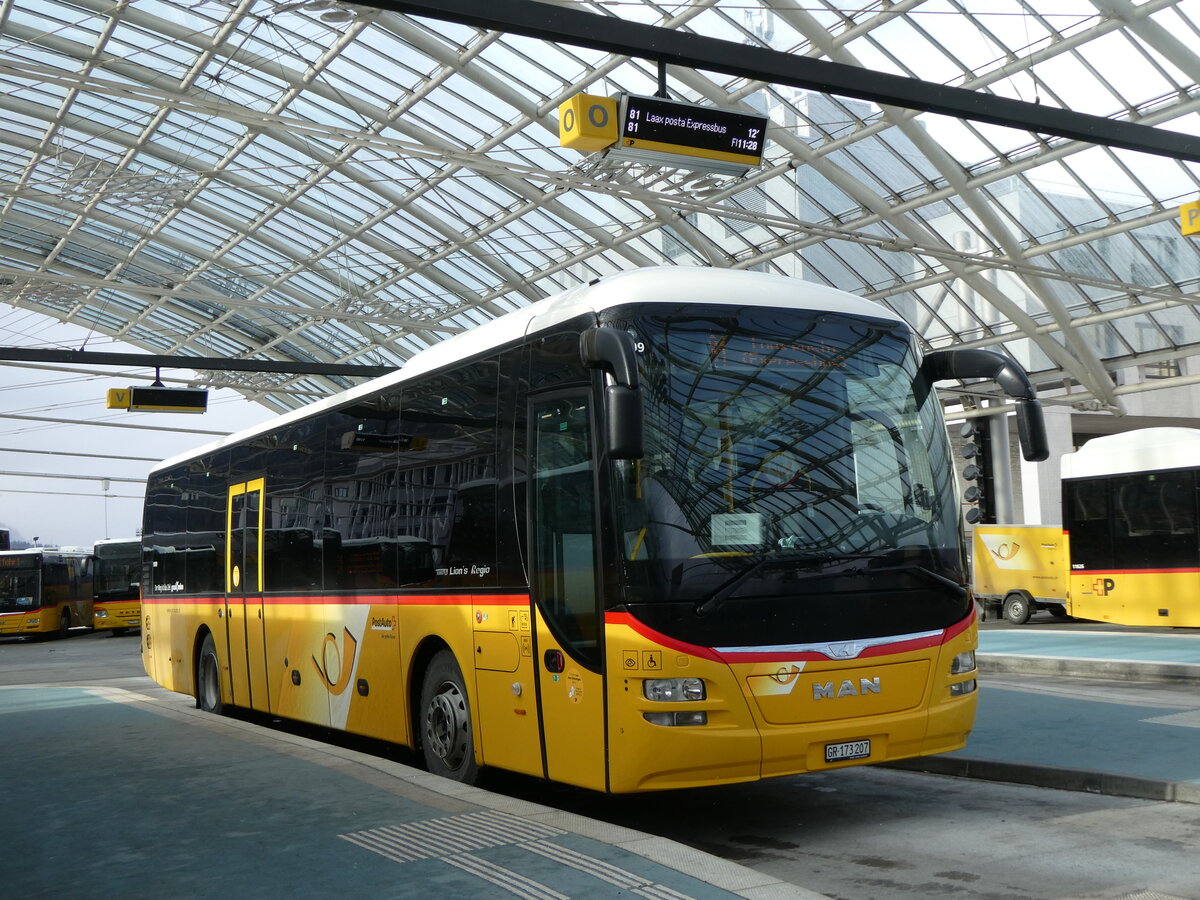 (271'999) - PostAuto Graubnden - GR 173'207/PID 11'509 - MAN am 14. Februar 2025 in Chur, Postautostation