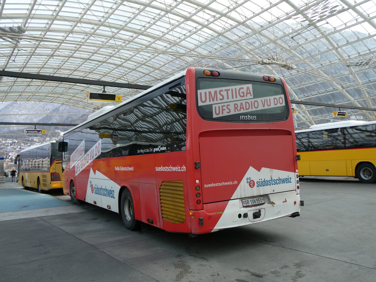 (272'008) - PostAuto Graubnden - GR 106'551/PID 5107 - Irisbus am 14. Februar 2025 in Chur, Postautostation