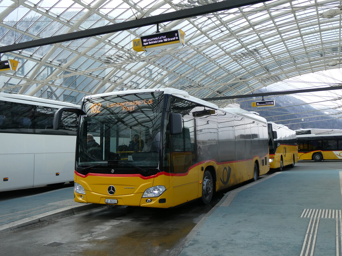 (272'010) - PostAuto Graubnden - GR 86'550/PID 12'214 - Mercedes am 14. Februar 2025 in Chur, Postautostation