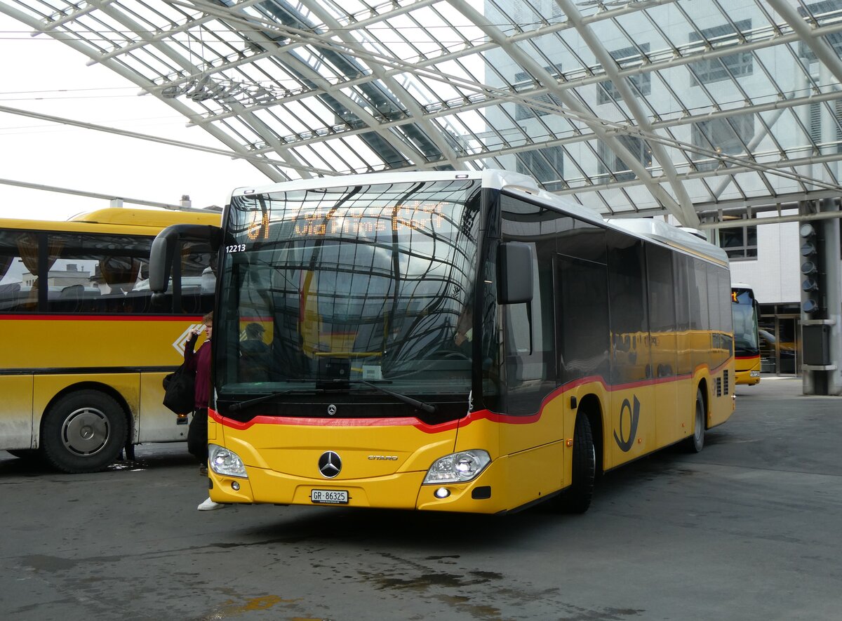 (272'017) - PostAuto Graubnden - GR 86'325/PID 12'213 - Mercedes am 14. Februar 2025 in Chur, Postautostation