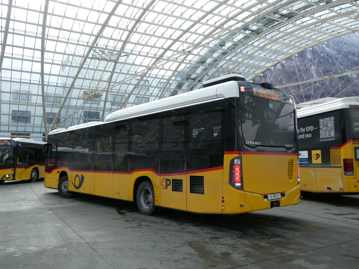 (272'018) - PostAuto Graubnden - GR 86'325/PID 12'213 - Mercedes am 14. Februar 2025 in Chur, Postautostation