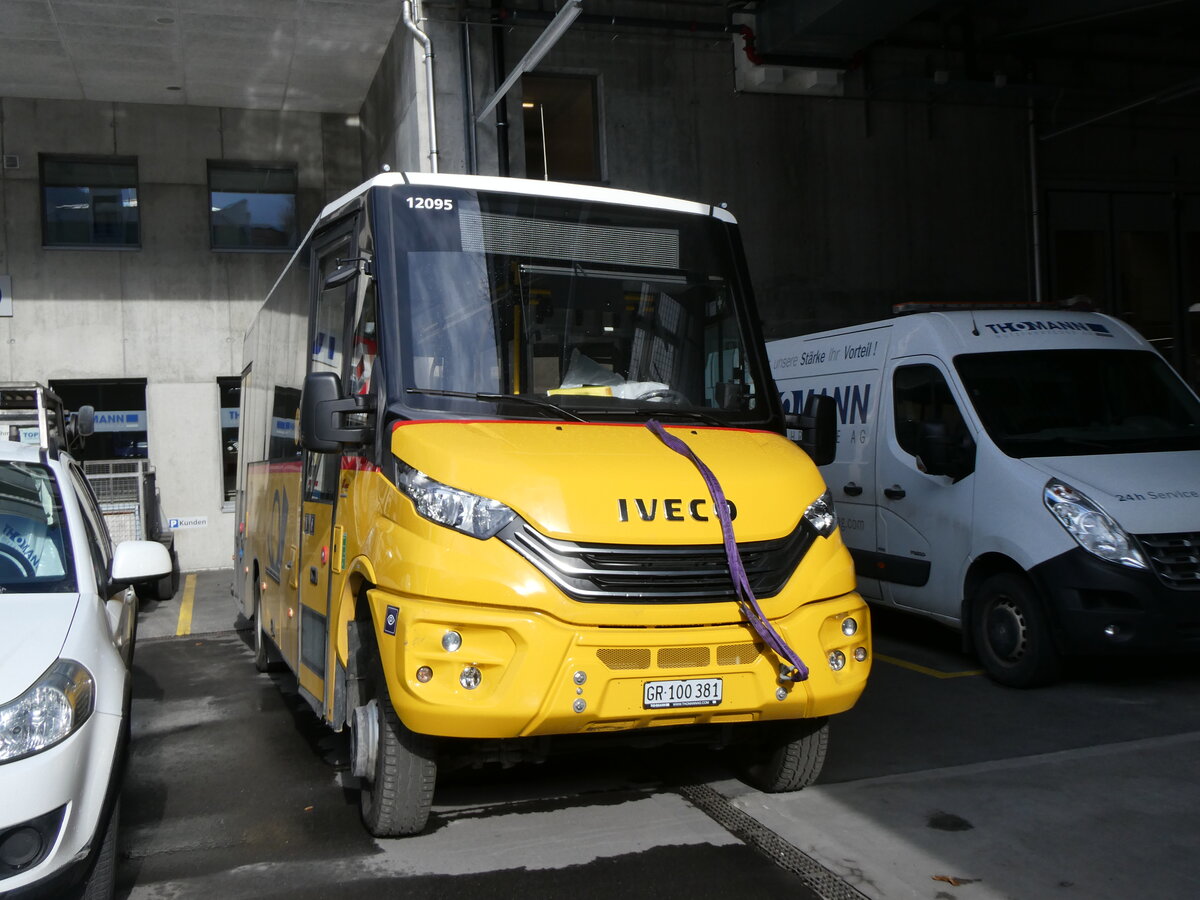 (272'028) - PostAuto Graubnden - GR 100'381/PID 12'095 - Iveco/K-Bus am 14. Februar 2025 in Chur, Garage