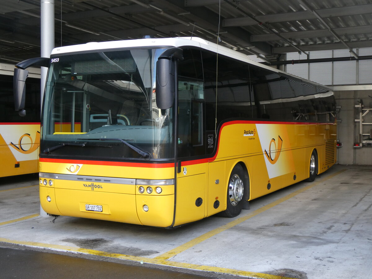 (272'031) - PostAuto Graubnden - GR 107'702/PID 5453 - Van Hool am 14. Februar 2025 in Chur, Garage